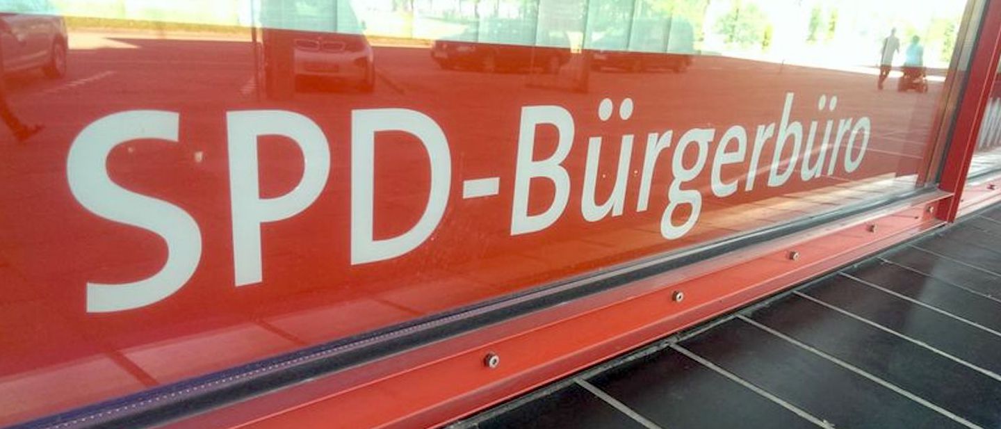 Foto: Schriftzug "SPD-Bürgerbüro" im Schaufenster